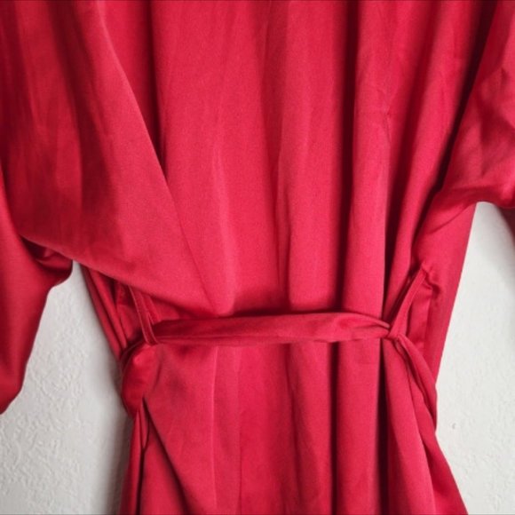 Victoria’s Secret Short Satin Kimono (XS/S) - Picture 3 of 7